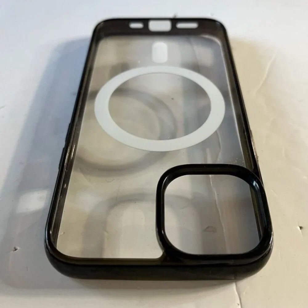 Set of 2 MagSafe iPhone 13 Cases – Clear & Black Trim - Picture 4 of 9